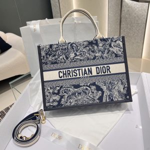 Dior Book Tote 레플리카: 미러급 퀄리티의 명품 스타일 토트백 1065842541 - front view | Dior