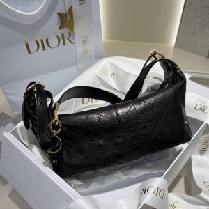 Dior Saddle Bag 미러급 레플리카: 럭셔리 스타일의 완벽한 1:1 카피 1156949121 - front view | Dior