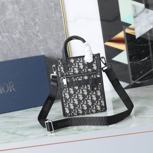 디올 Safari North-South 미니백, 정품급 퀄리티의 명품 레플리카 핸드백 1152786891 - front view | Dior