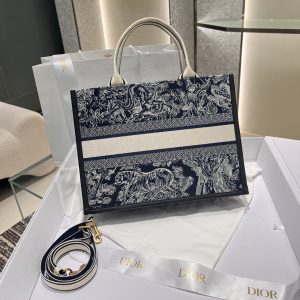 Dior Book Tote 레플리카: 미러급 퀄리티의 명품 스타일 토트백 1065842541 - side view | Dior