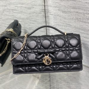 디올 최신 디자인 미러급 레플리카 가방, 1:1 퀄리티로 완벽한 명품 감성 1153005649 - side view | Dior